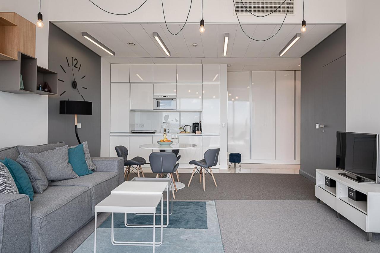 Rentplanet - Apartament Sky Tower Wroclaw Bagian luar foto