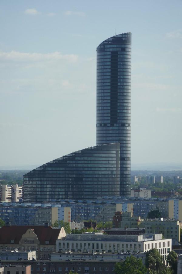 Rentplanet - Apartament Sky Tower Wroclaw Bagian luar foto